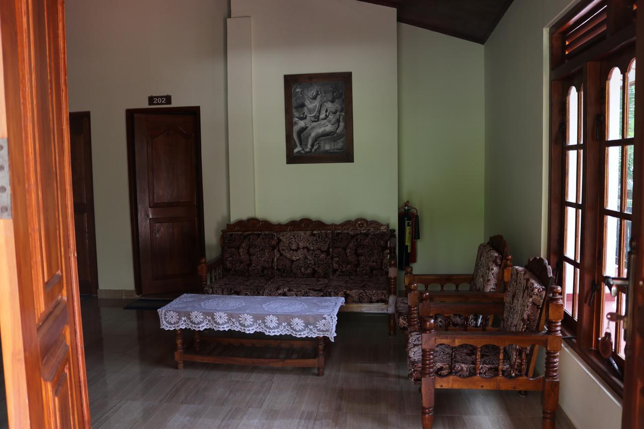 Sanasuma Rest Hotel อนุราธปุระ ภายนอก รูปภาพ