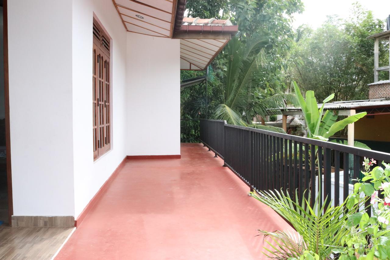 Sanasuma Rest Hotel อนุราธปุระ ภายนอก รูปภาพ